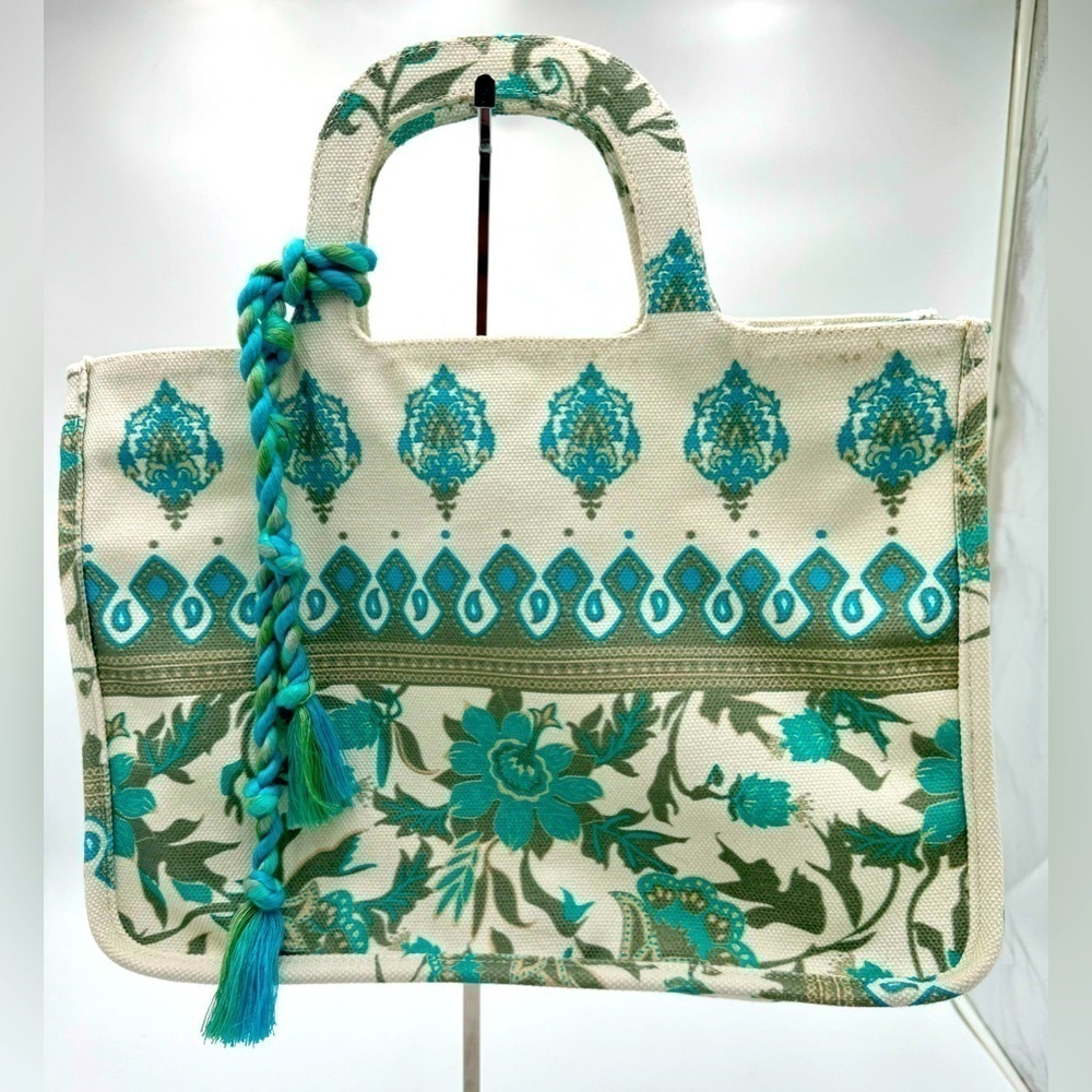 NWOT Vince Camuto Printed Large‎ Canvas Tote